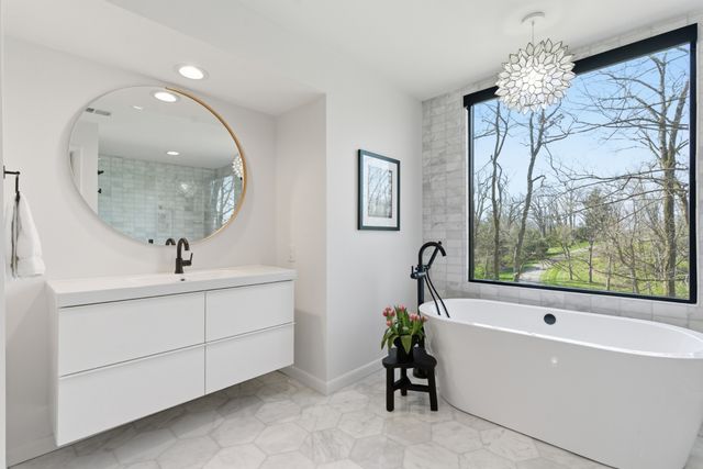 1805 Stonehaven Ct, Nashville, TN 37215