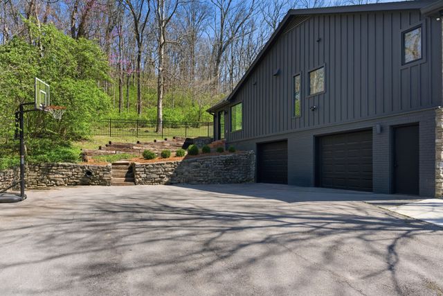 1805 Stonehaven Ct, Nashville, TN 37215