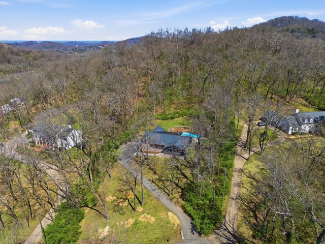 1805 Stonehaven Ct, Nashville, TN 37215