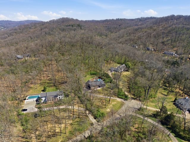 1805 Stonehaven Ct, Nashville, TN 37215