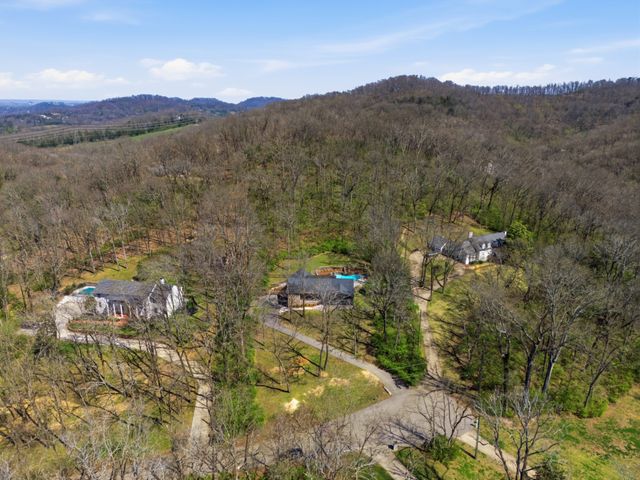 1805 Stonehaven Ct, Nashville, TN 37215