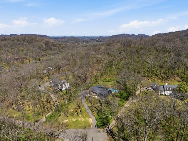 1805 Stonehaven Ct, Nashville, TN 37215