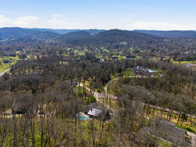 1805 Stonehaven Ct, Nashville, TN 37215