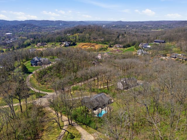 1805 Stonehaven Ct, Nashville, TN 37215