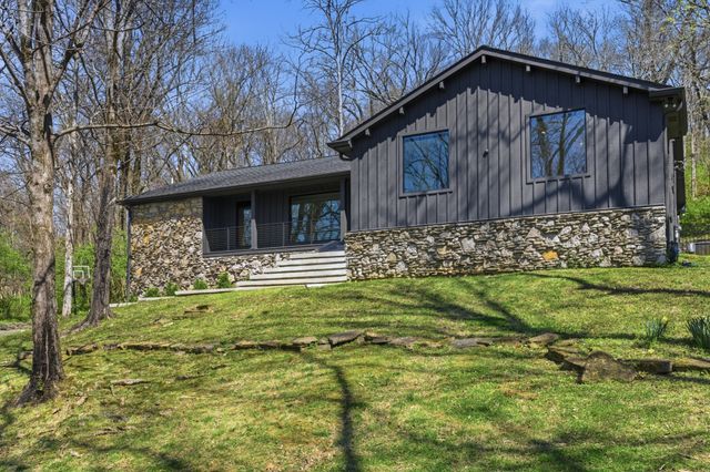 1805 Stonehaven Ct, Nashville, TN 37215