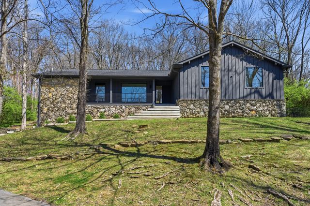 1805 Stonehaven Ct, Nashville, TN 37215