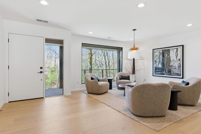 1805 Stonehaven Ct, Nashville, TN 37215