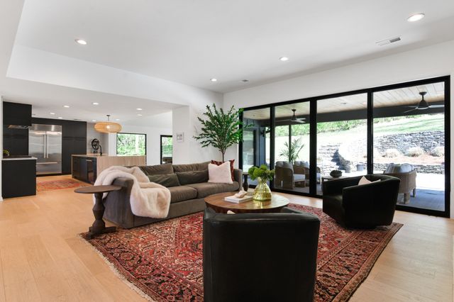 1805 Stonehaven Ct, Nashville, TN 37215