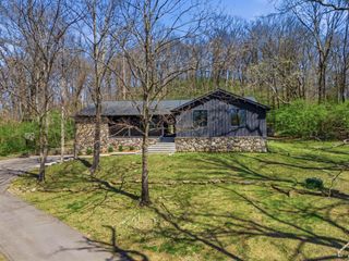 1805 Stonehaven Ct, Nashville, TN 37215