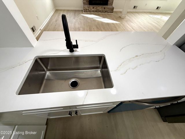 508 Fenley Ave, Lyndon, KY 40222