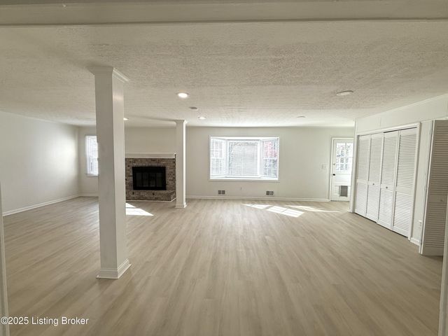 508 Fenley Ave, Lyndon, KY 40222