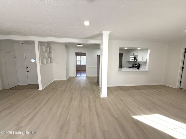 508 Fenley Ave, Lyndon, KY 40222