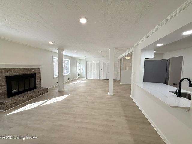 508 Fenley Ave, Lyndon, KY 40222