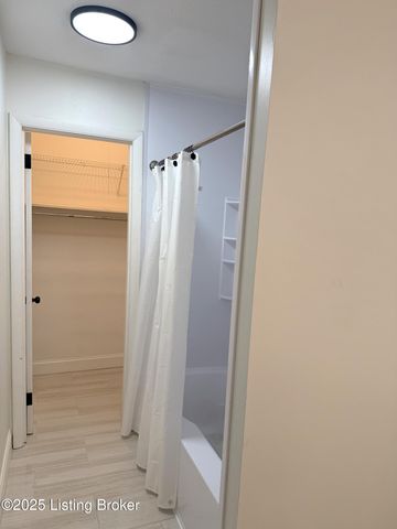 508 Fenley Ave, Lyndon, KY 40222