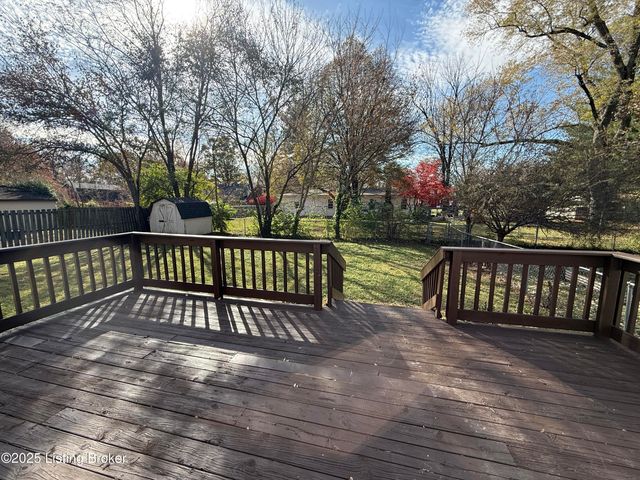 508 Fenley Ave, Lyndon, KY 40222