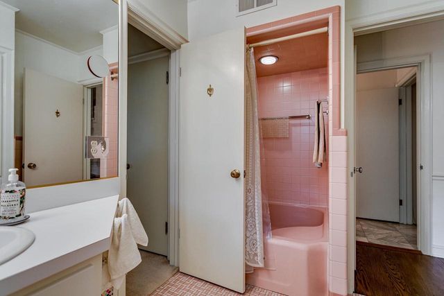 1520 OAKCREST COURT, Appleton, WI 54914