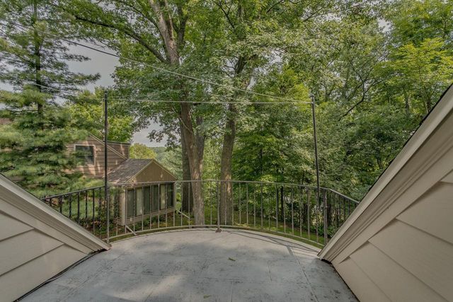 1520 OAKCREST COURT, Appleton, WI 54914