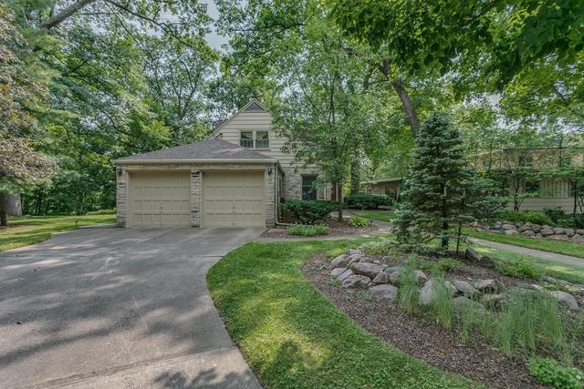 1520 OAKCREST COURT, Appleton, WI 54914