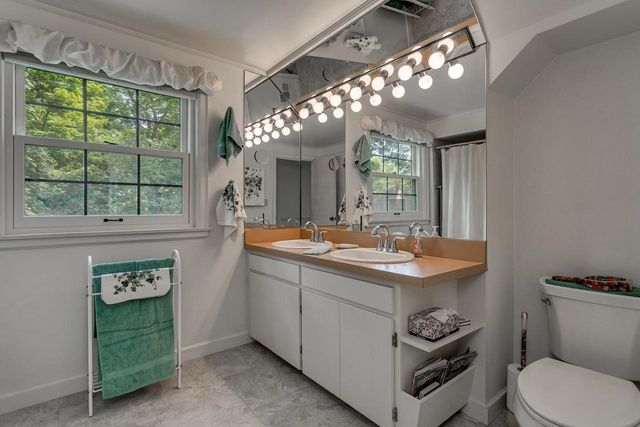 1520 OAKCREST COURT, Appleton, WI 54914