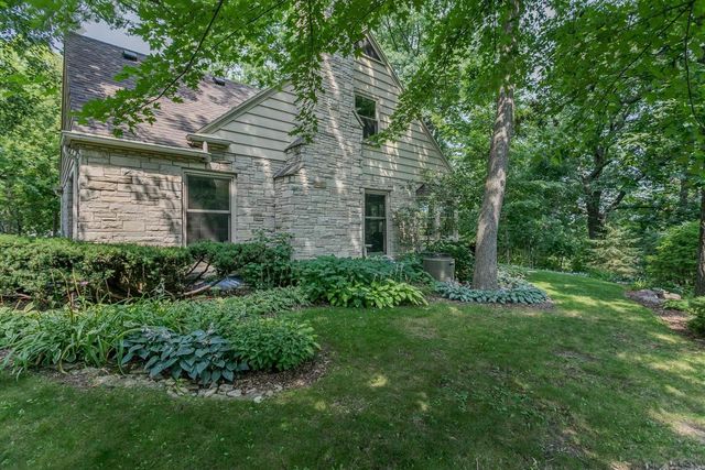 1520 OAKCREST COURT, Appleton, WI 54914