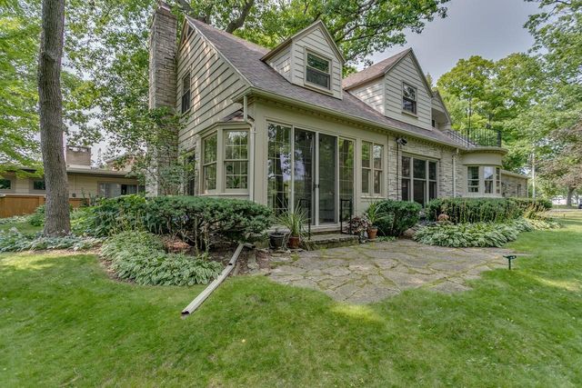 1520 OAKCREST COURT, Appleton, WI 54914