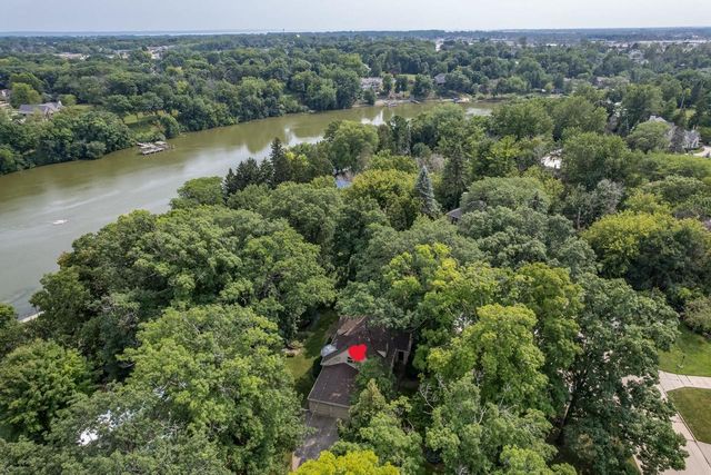 1520 OAKCREST COURT, Appleton, WI 54914