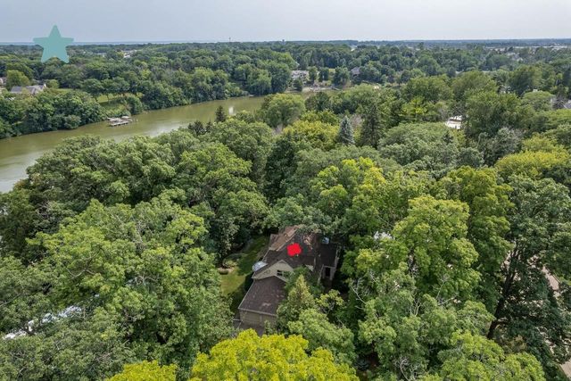 1520 OAKCREST COURT, Appleton, WI 54914