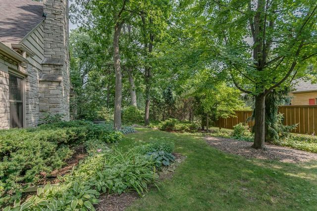 1520 OAKCREST COURT, Appleton, WI 54914