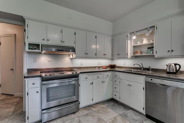 1520 OAKCREST COURT, Appleton, WI 54914