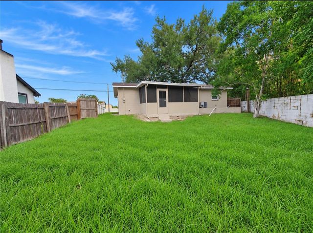 6800 1ST STREET N, St Petersburg, FL 33702