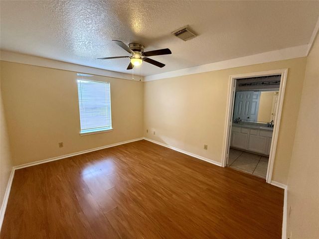 1214 28th Avenue N, Texas City, TX 77590