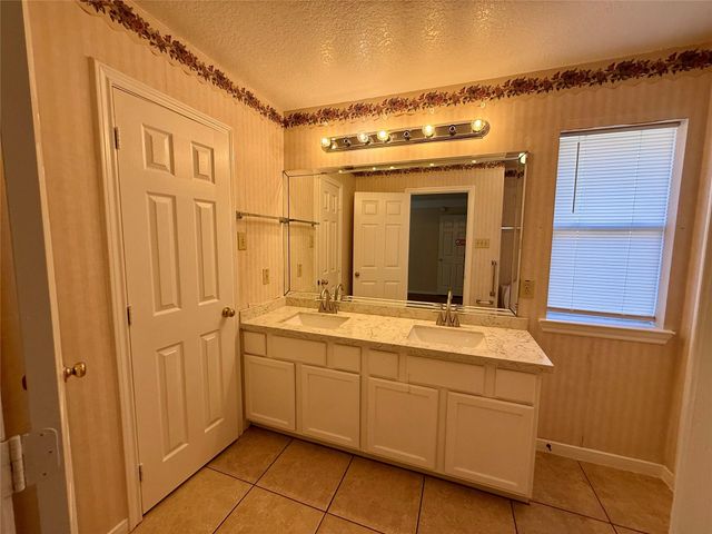 1214 28th Avenue N, Texas City, TX 77590