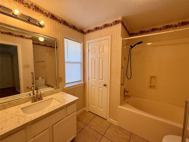 1214 28th Avenue N, Texas City, TX 77590