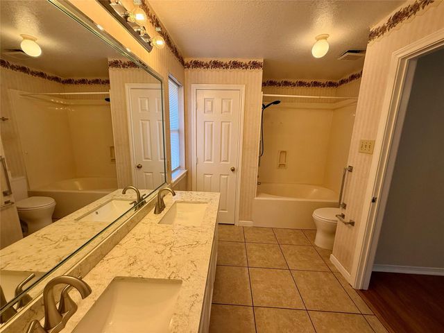 1214 28th Avenue N, Texas City, TX 77590