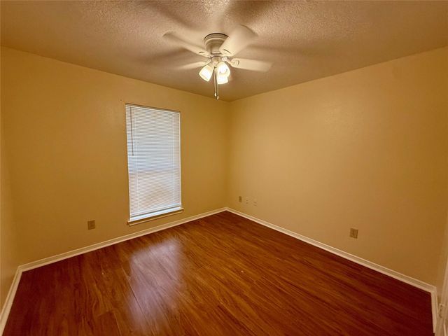 1214 28th Avenue N, Texas City, TX 77590