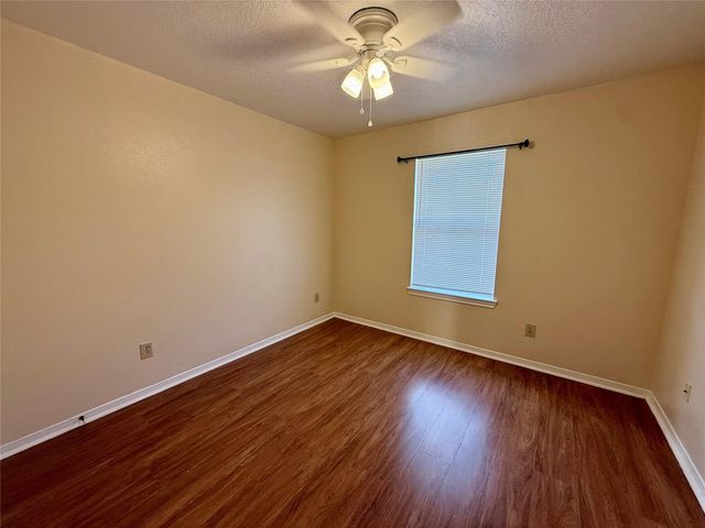 1214 28th Avenue N, Texas City, TX 77590