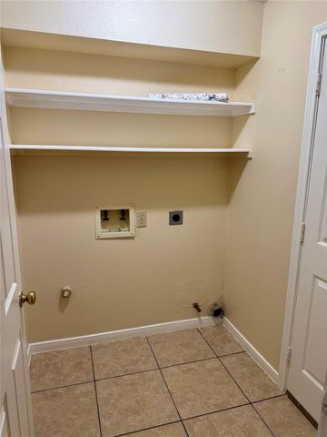 1214 28th Avenue N, Texas City, TX 77590