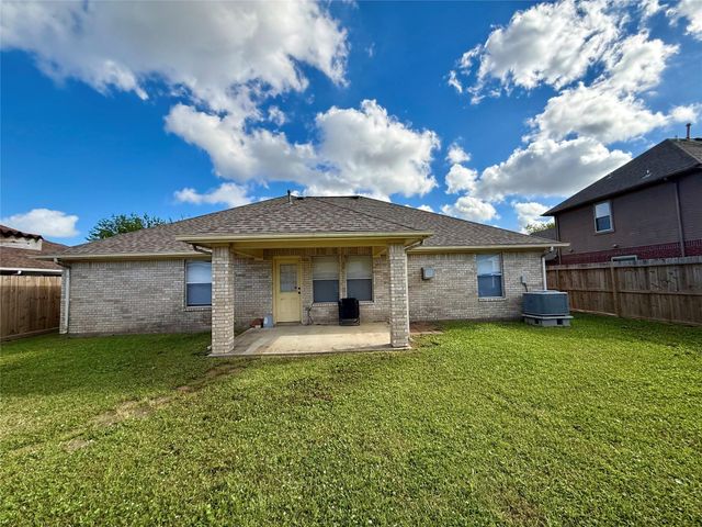 1214 28th Avenue N, Texas City, TX 77590