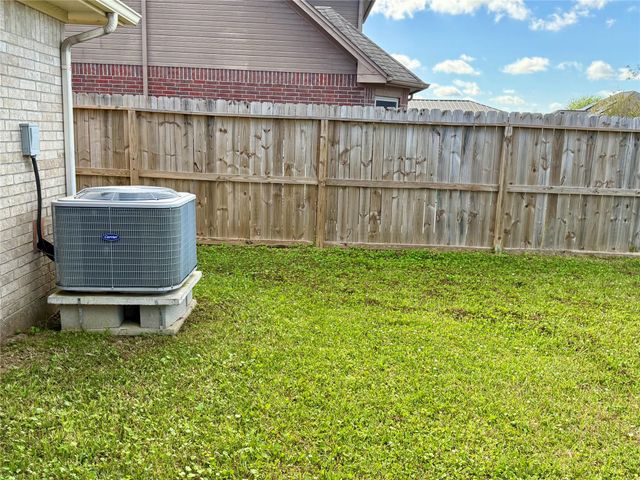 1214 28th Avenue N, Texas City, TX 77590