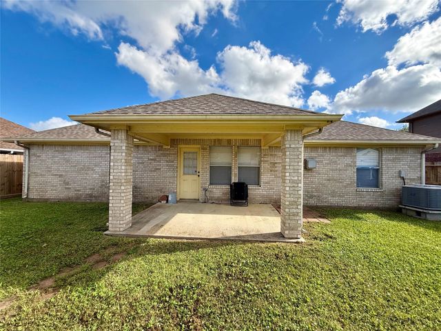 1214 28th Avenue N, Texas City, TX 77590