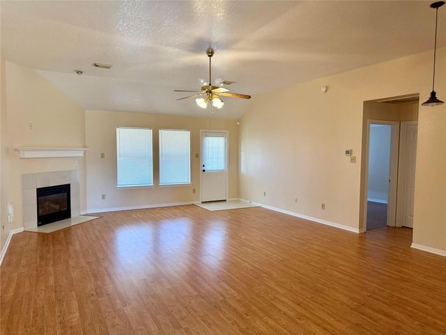 1214 28th Avenue N, Texas City, TX 77590