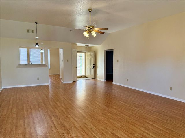 1214 28th Avenue N, Texas City, TX 77590