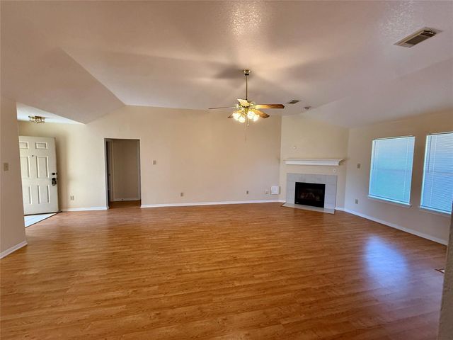 1214 28th Avenue N, Texas City, TX 77590