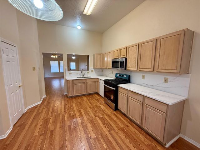 1214 28th Avenue N, Texas City, TX 77590