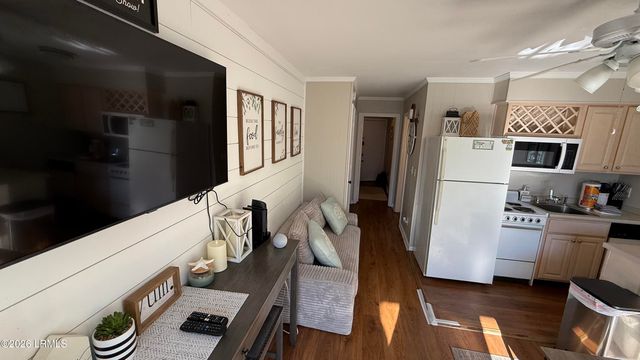 23 S Forest Beach Dr Apt 204, Hilton Head Island, SC 29928
