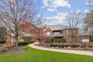 332 Regent Wood Road 332, Northfield, IL 60093