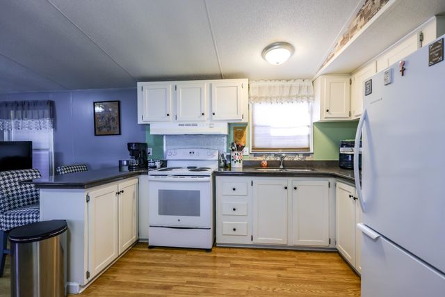 20 Burr Circle, Murrells Inlet, SC 29576