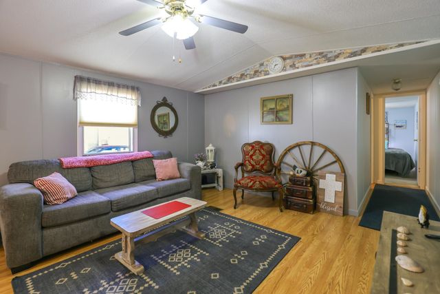 20 Burr Circle, Murrells Inlet, SC 29576