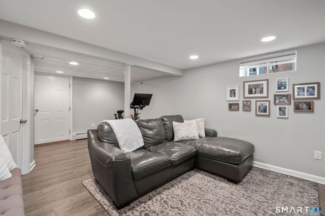 12 Orchard Court, Hamden, CT 06517