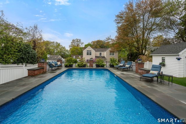 12 Orchard Court, Hamden, CT 06517